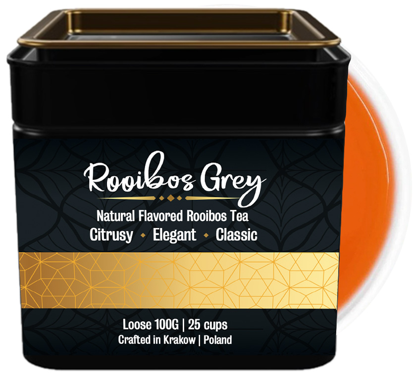 Rooibos Earl Grey to wyrafinowana bezkofeinowa wersja klasycznego Earl Grey, łącząca południowoafrykański rooibos z naturalnym aromatem cytrusów (7%) i skórką cytryny (3%). Ta wyjątkowa mieszanka, zapakowana w elegancką metalową puszkę, stanowi idealny wybór zarówno na prezent, jak i do domowej kolekcji. Charakterystyczną cechą tej herbaty jest harmonijne połączenie słodyczy rooibosa z orzeźwiającymi nutami cytrusów, tworzące napar o głębokim, miedzianym kolorze i lekko kwiatowym aromacie. Metalowa puszka nie tylko chroni delikatny susz przed utratą świeżości, ale także – dzięki klasycznemu designowi – stanowi stylowy dodatek do każdej kuchni.